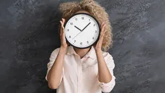 Varför går tiden snabbare när man blir äldre? Psykologer ger svar på en vanlig fråga